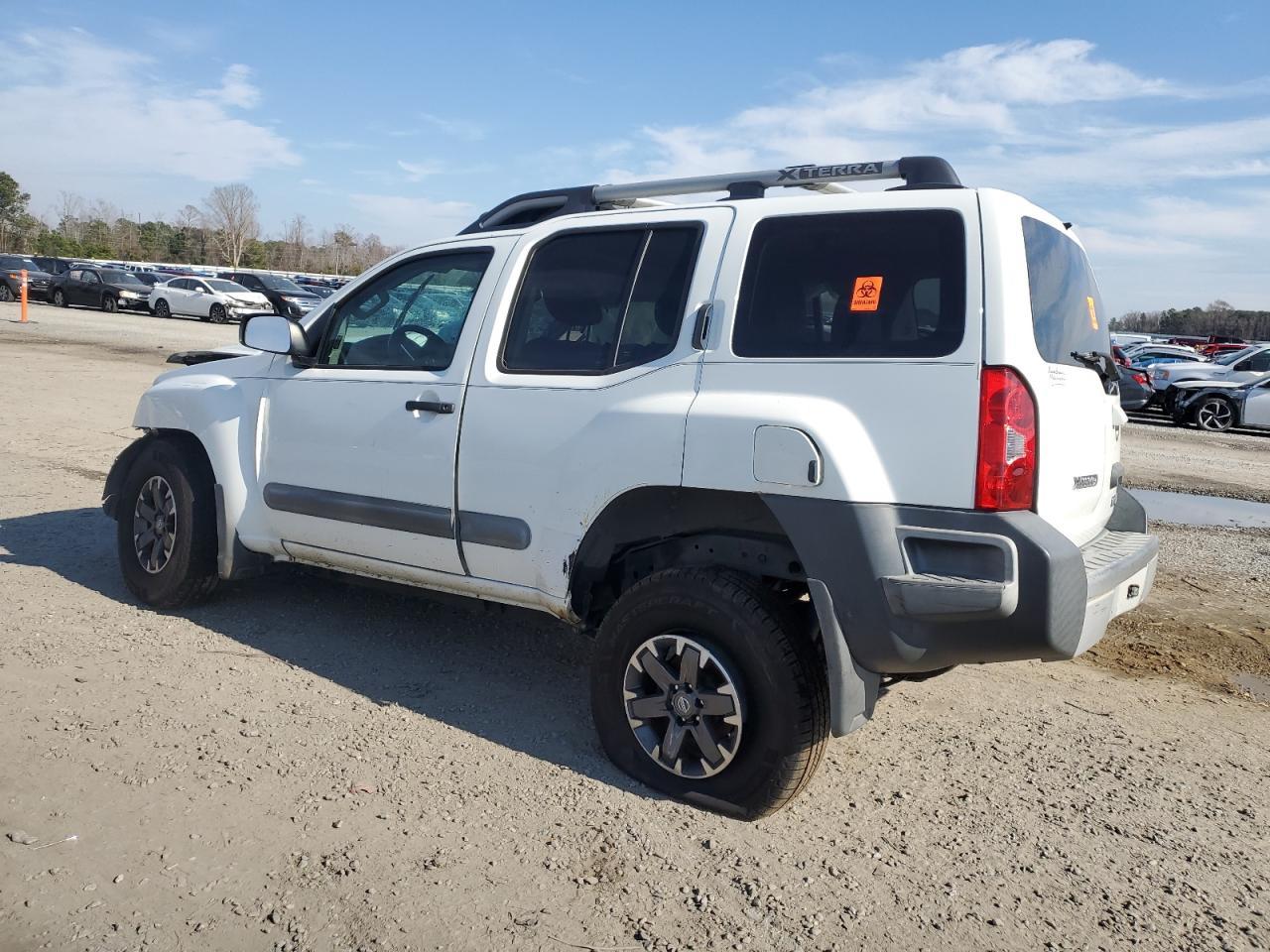 2015 NISSAN XTERRA X - Фото 2