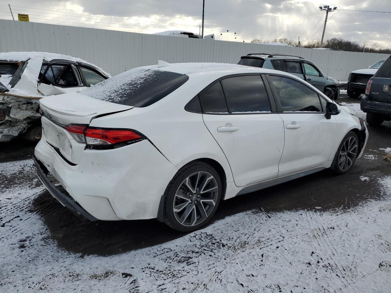 2020 TOYOTA COROLLA SE - Фото 3