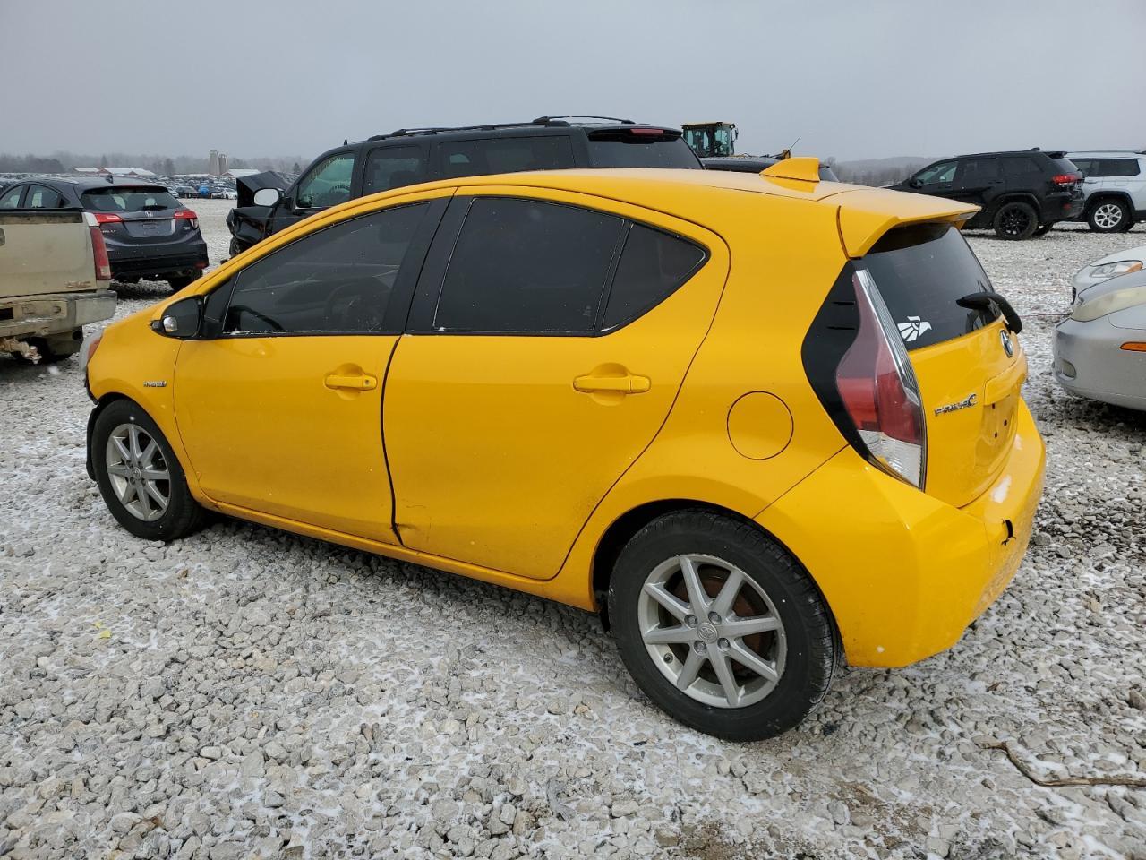 2015 TOYOTA PRIUS C - Image 2