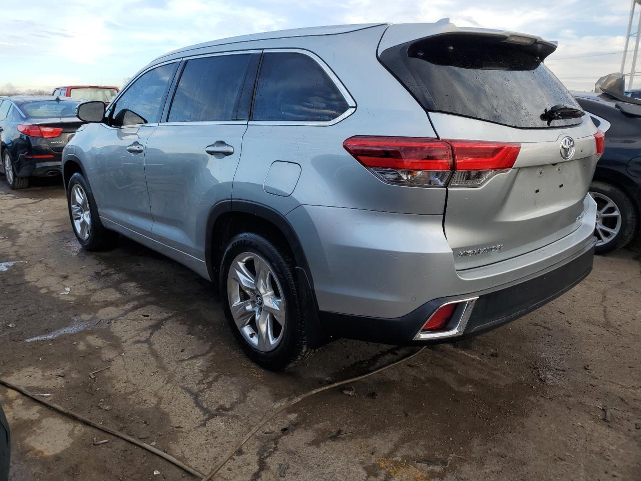 2019 TOYOTA HIGHLANDER - Image 2