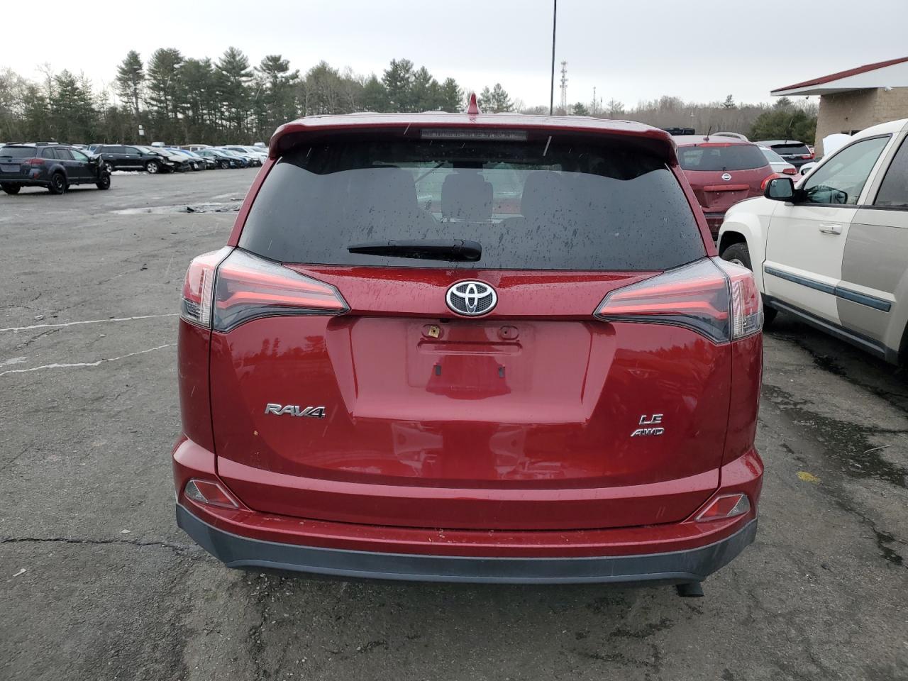 2018 TOYOTA RAV4 LE - Фото 6