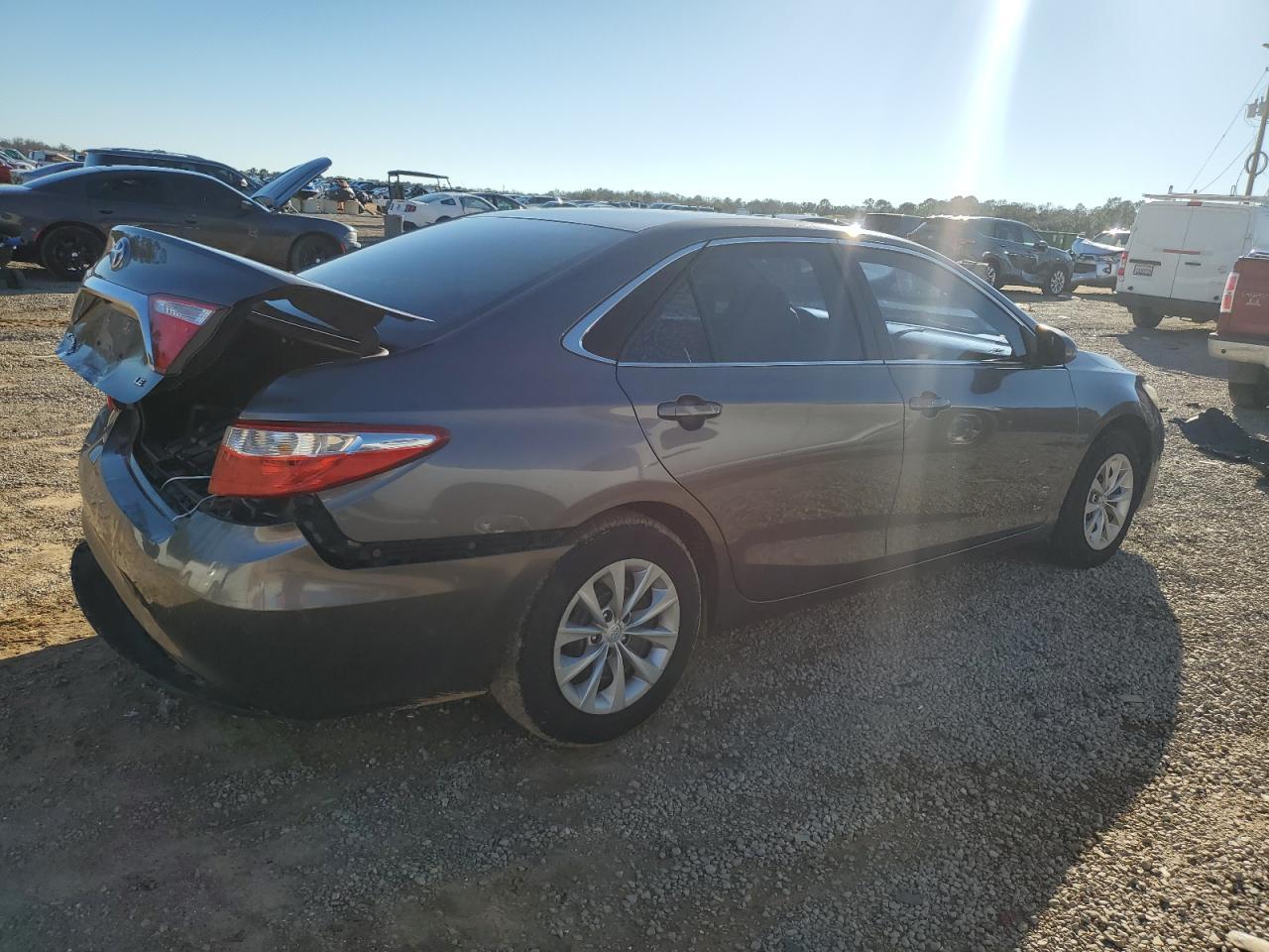2016 TOYOTA CAMRY LE - Image 3