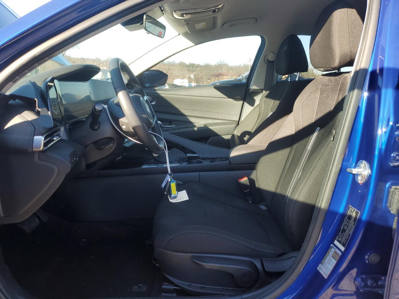 2023 HYUNDAI ELANTRA SE - Фото 7