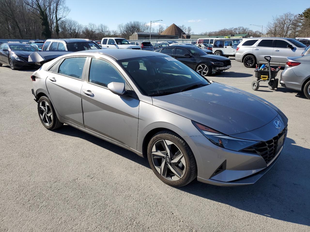 2023 HYUNDAI ELANTRA SE - Image 4
