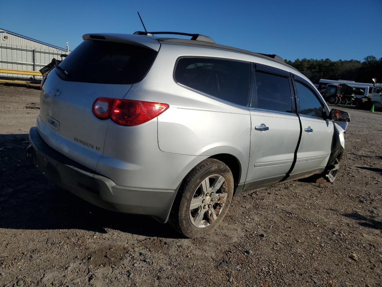 2012 CHEVROLET TRAVERSE L - Фото 3