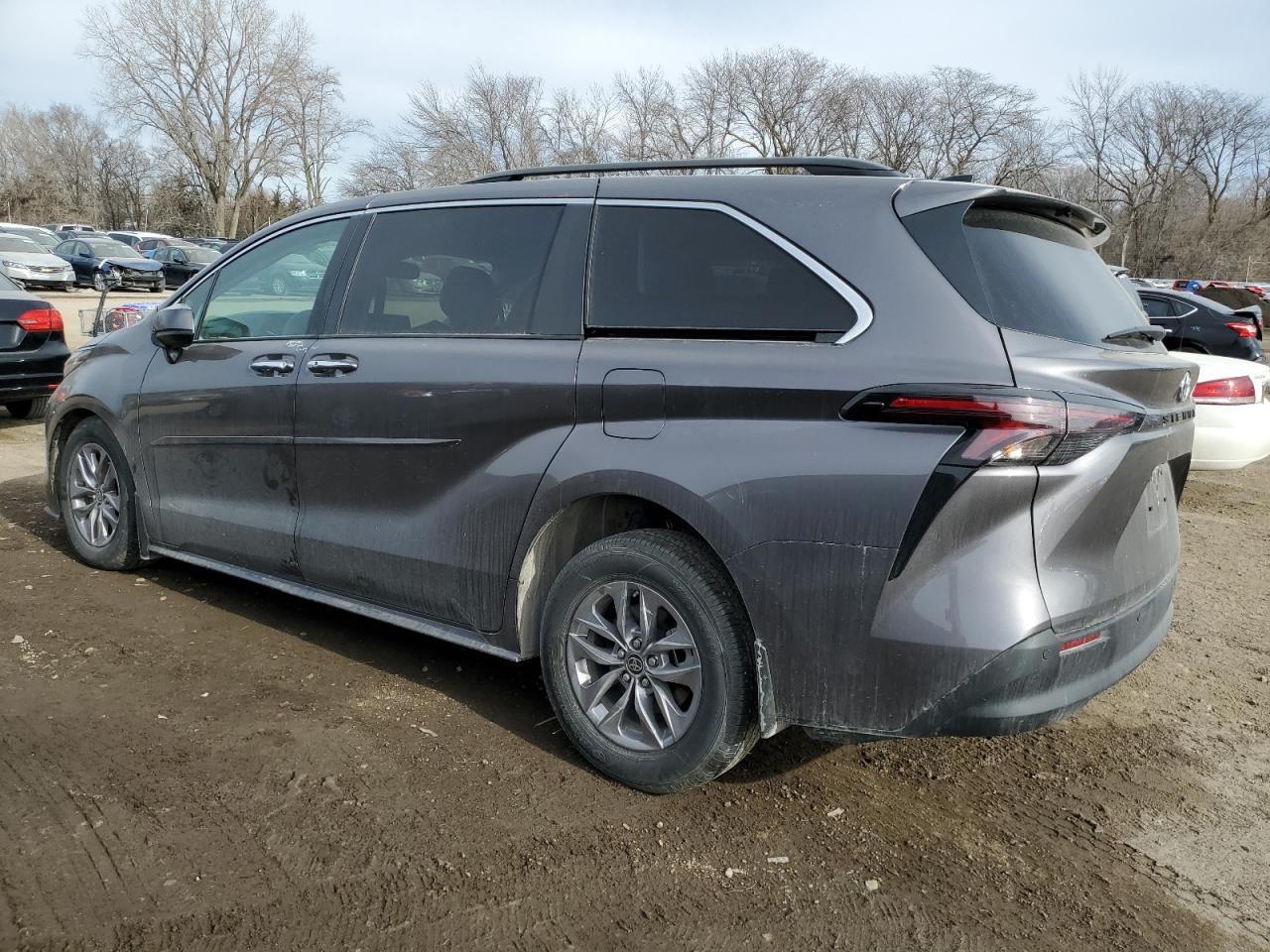 2023 TOYOTA SIENNA XLE - Фото 2