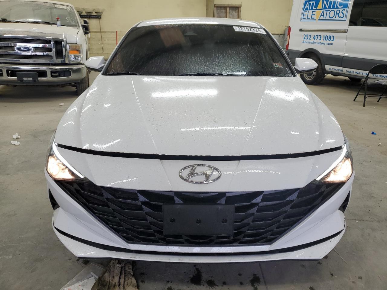 2023 HYUNDAI ELANTRA SE - Фото 5