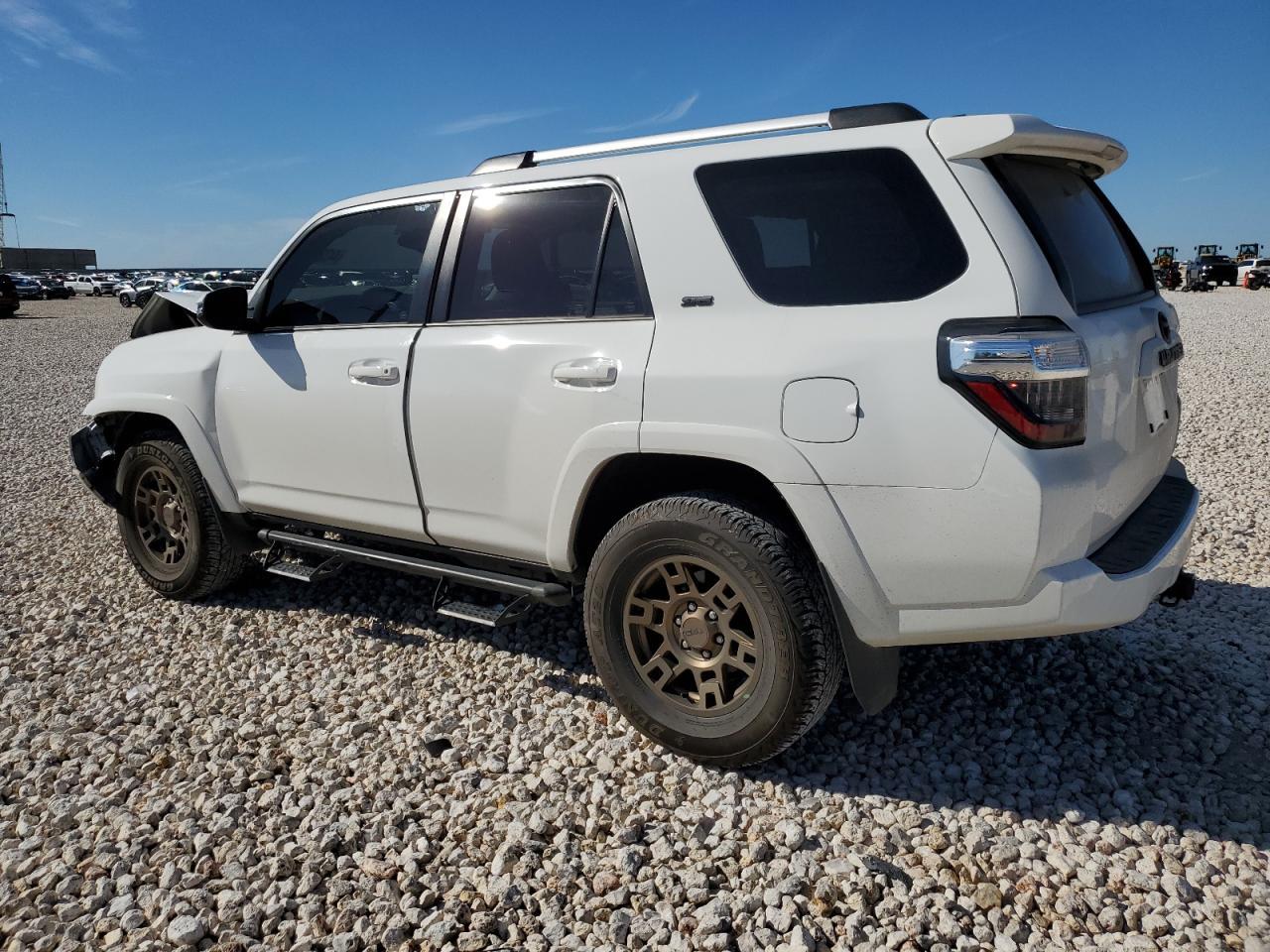 2022 TOYOTA 4RUNNER SR - Фото 2