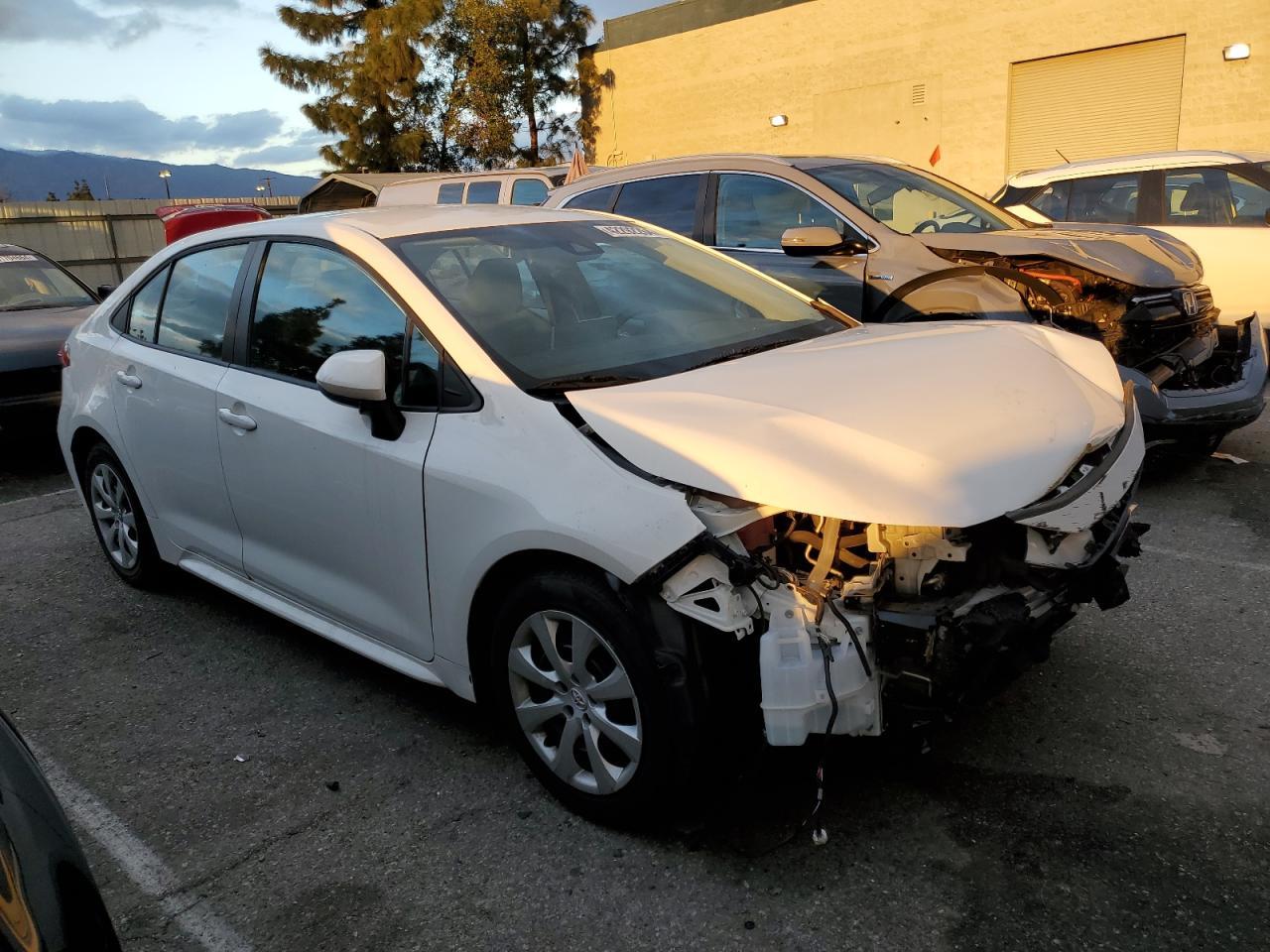 2020 TOYOTA COROLLA LE - Фото 4