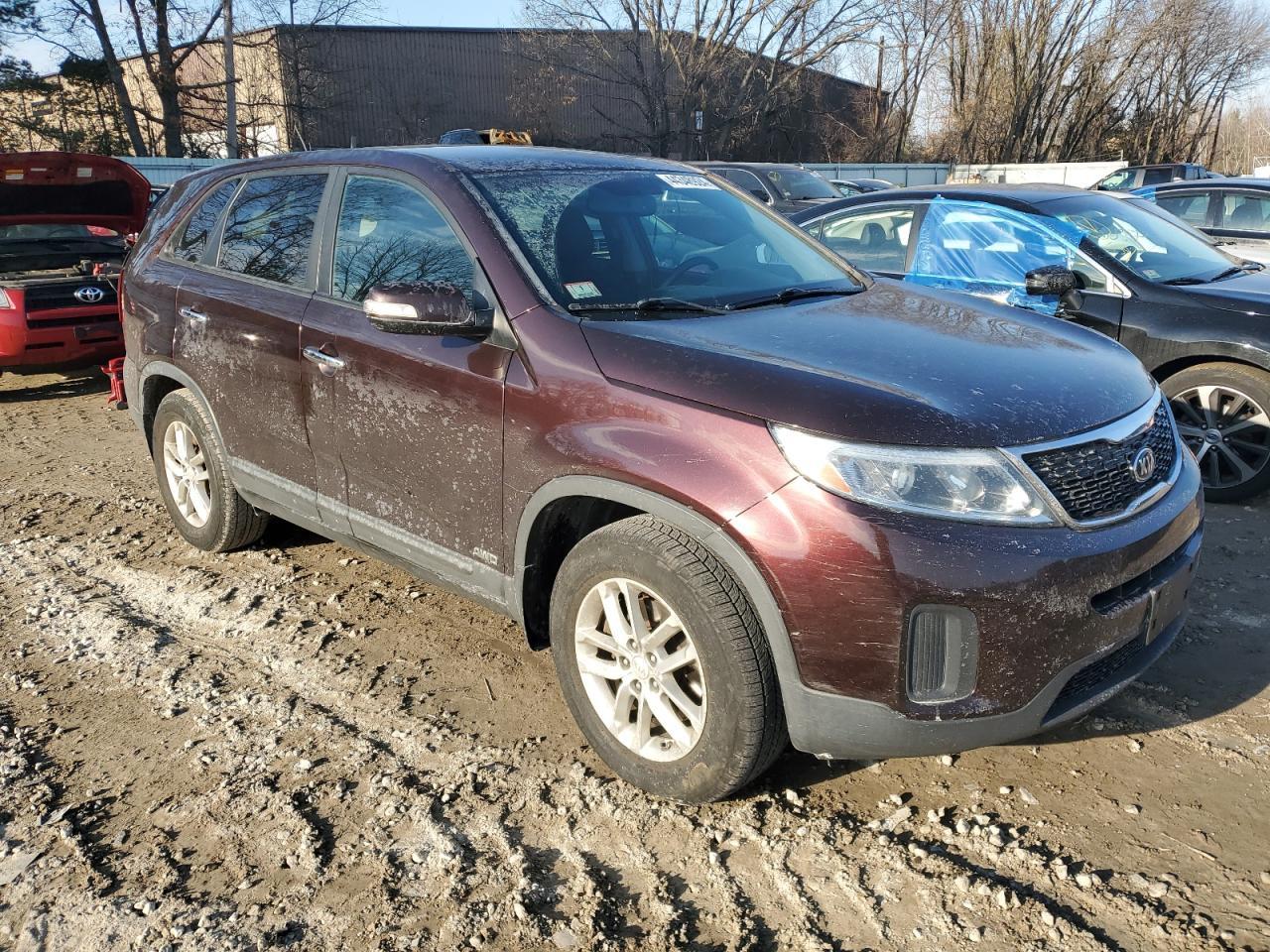 2015 KIA SORENTO LX - Image 4