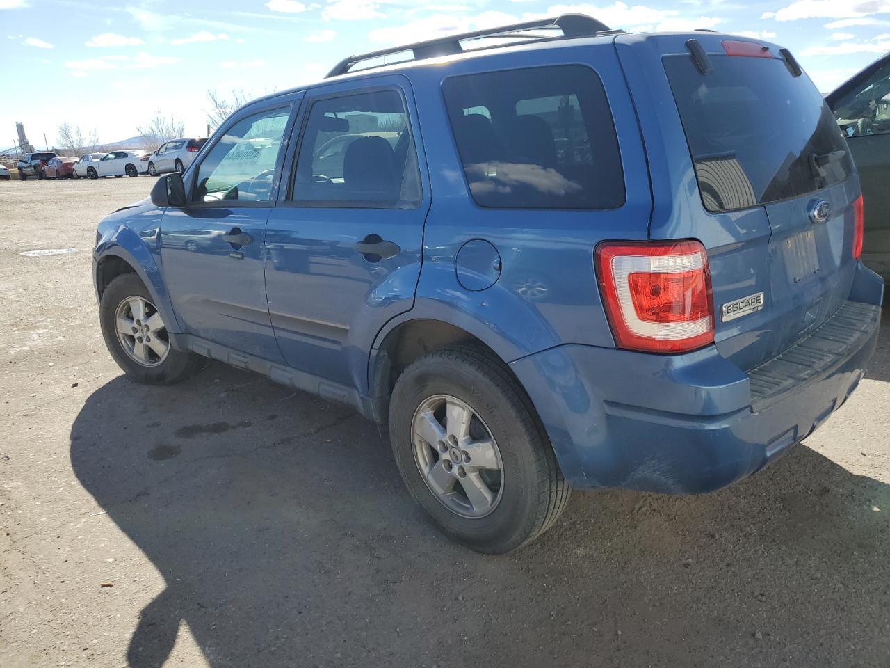 2010 FORD ESCAPE XLT - Image 2