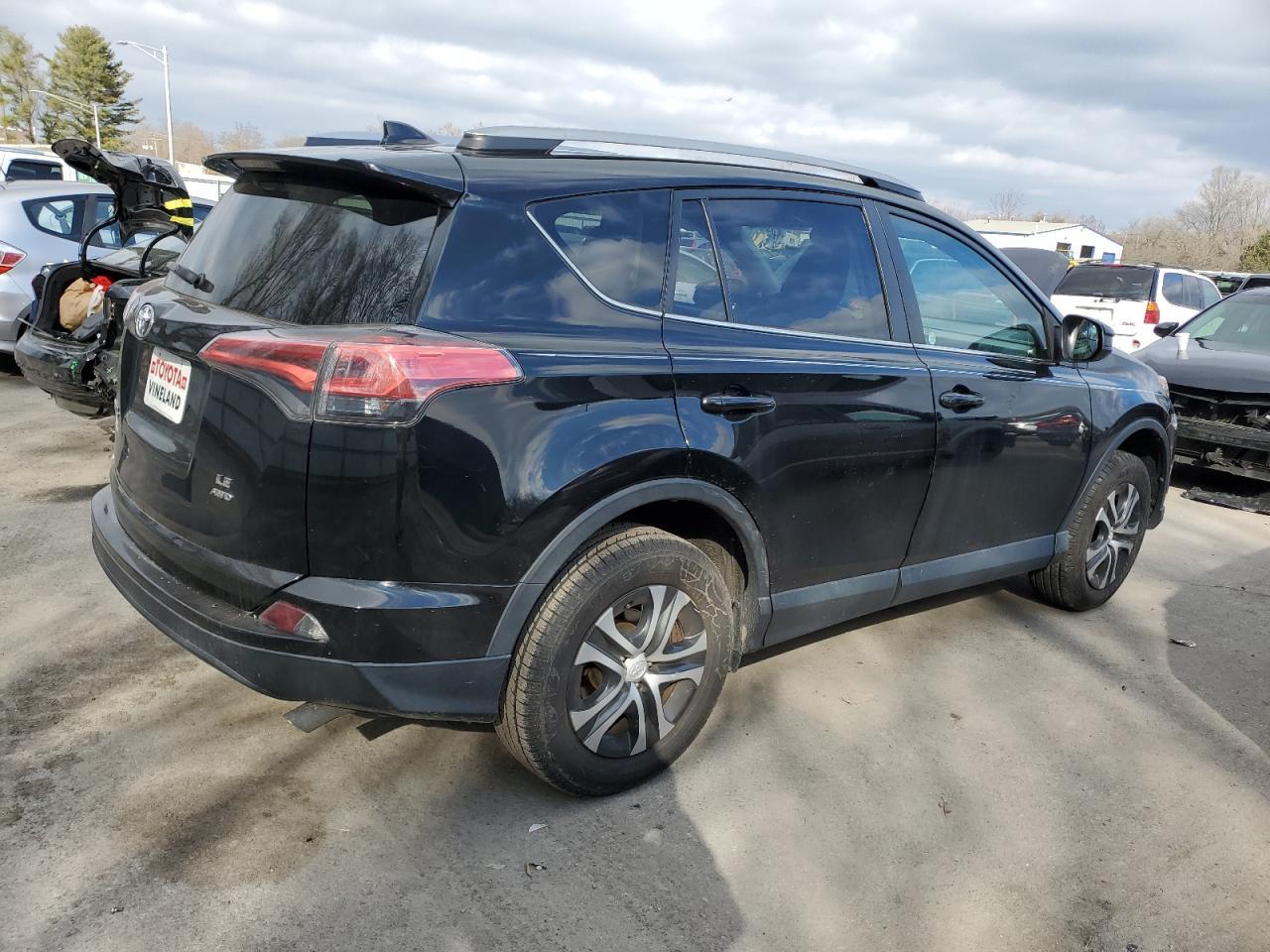2018 TOYOTA RAV4 LE - Image 3