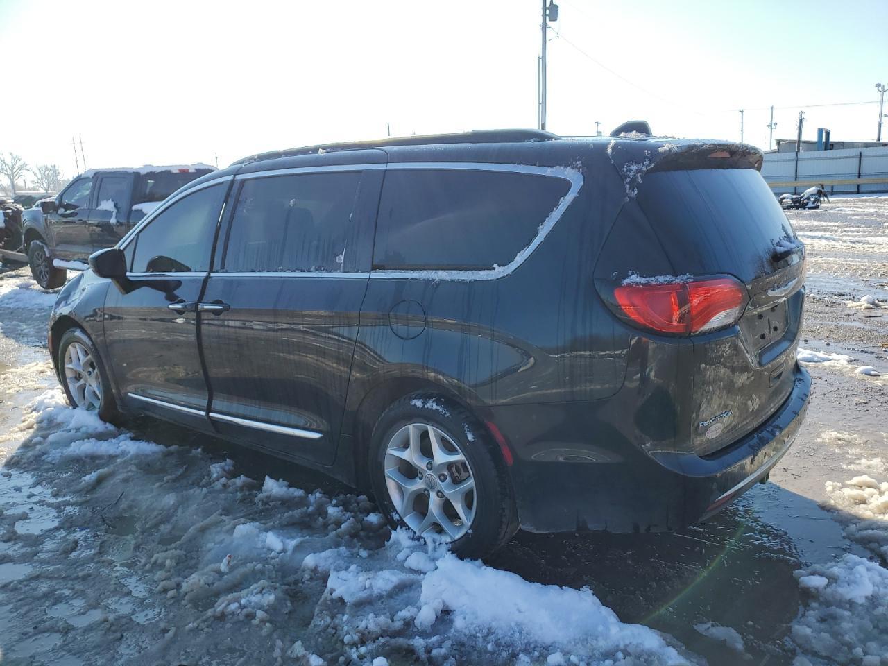 2017 CHRYSLER PACIFICA T - Image 2