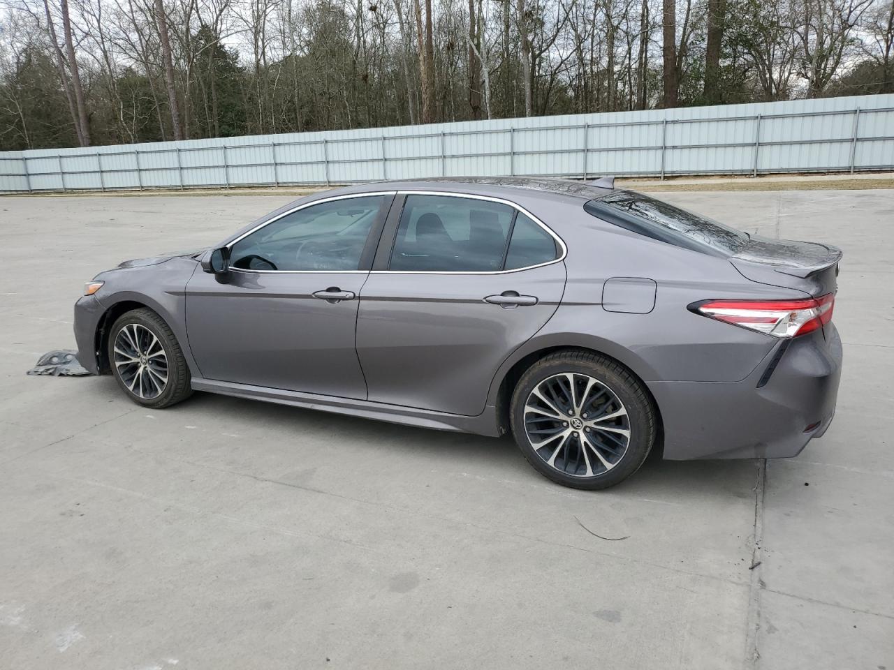 2020 TOYOTA CAMRY SE - Фото 2