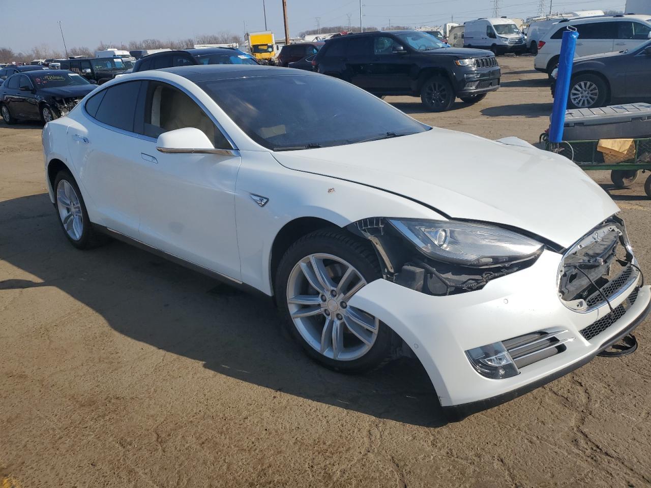 2015 TESLA MODEL S - Фото 4