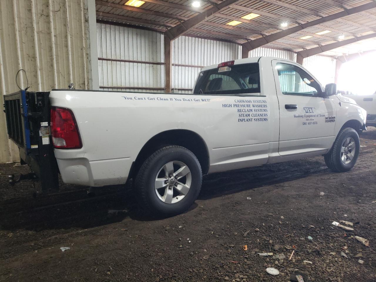 2017 RAM 1500 ST - Фото 3