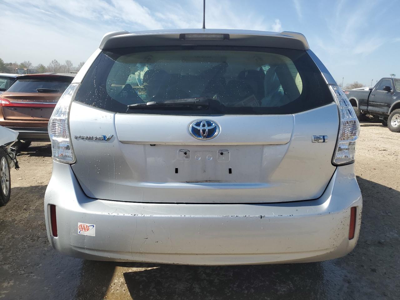 2013 TOYOTA PRIUS V - Image 6