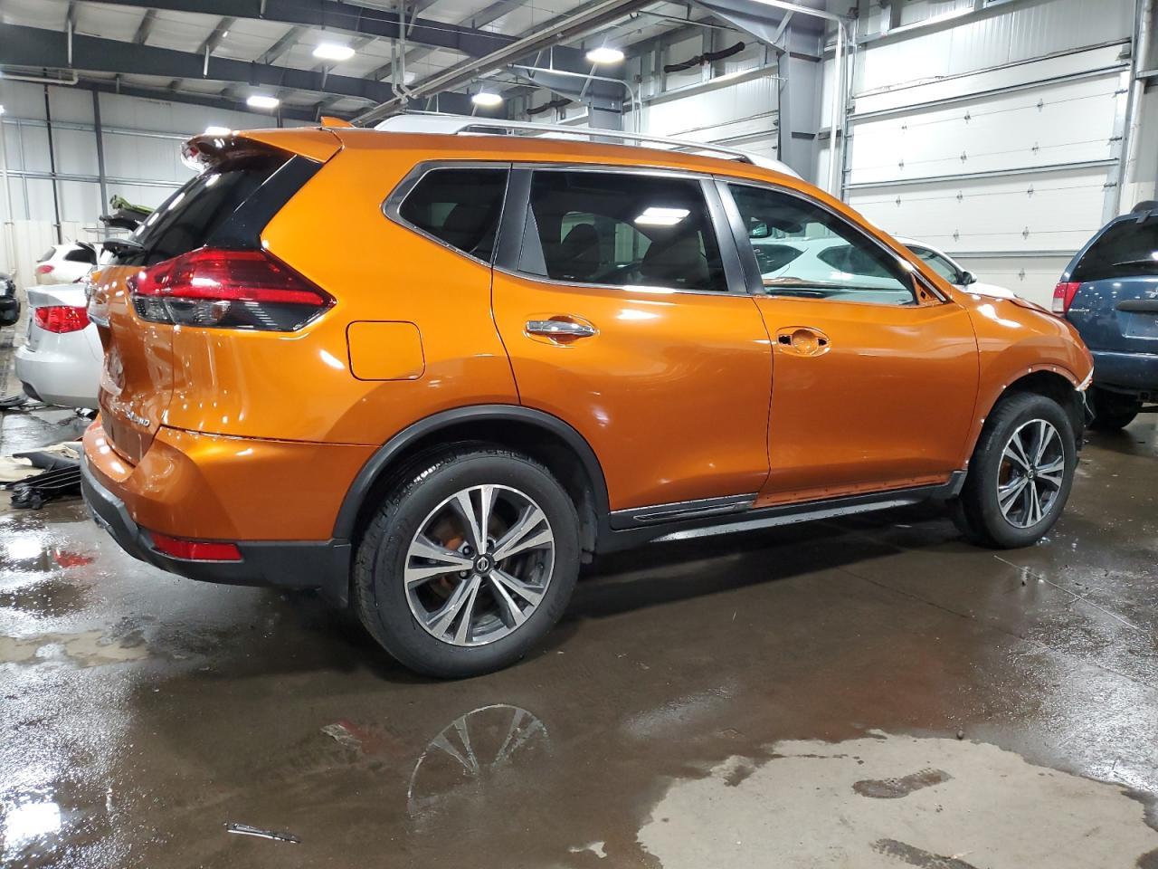 2017 NISSAN ROGUE SV - Фото 3