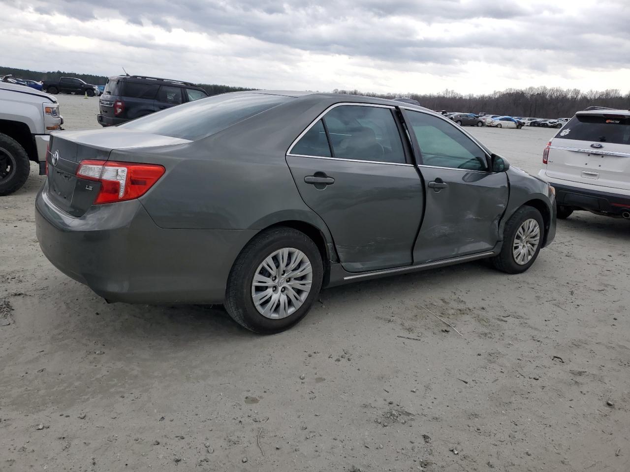 2013 TOYOTA CAMRY L - Фото 3