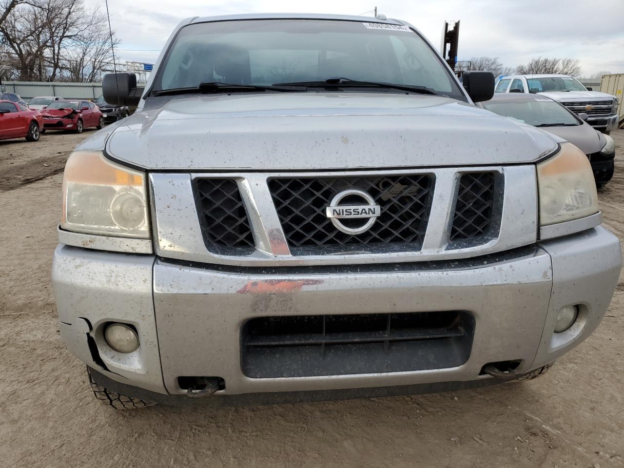 2013 NISSAN TITAN S - Фото 5