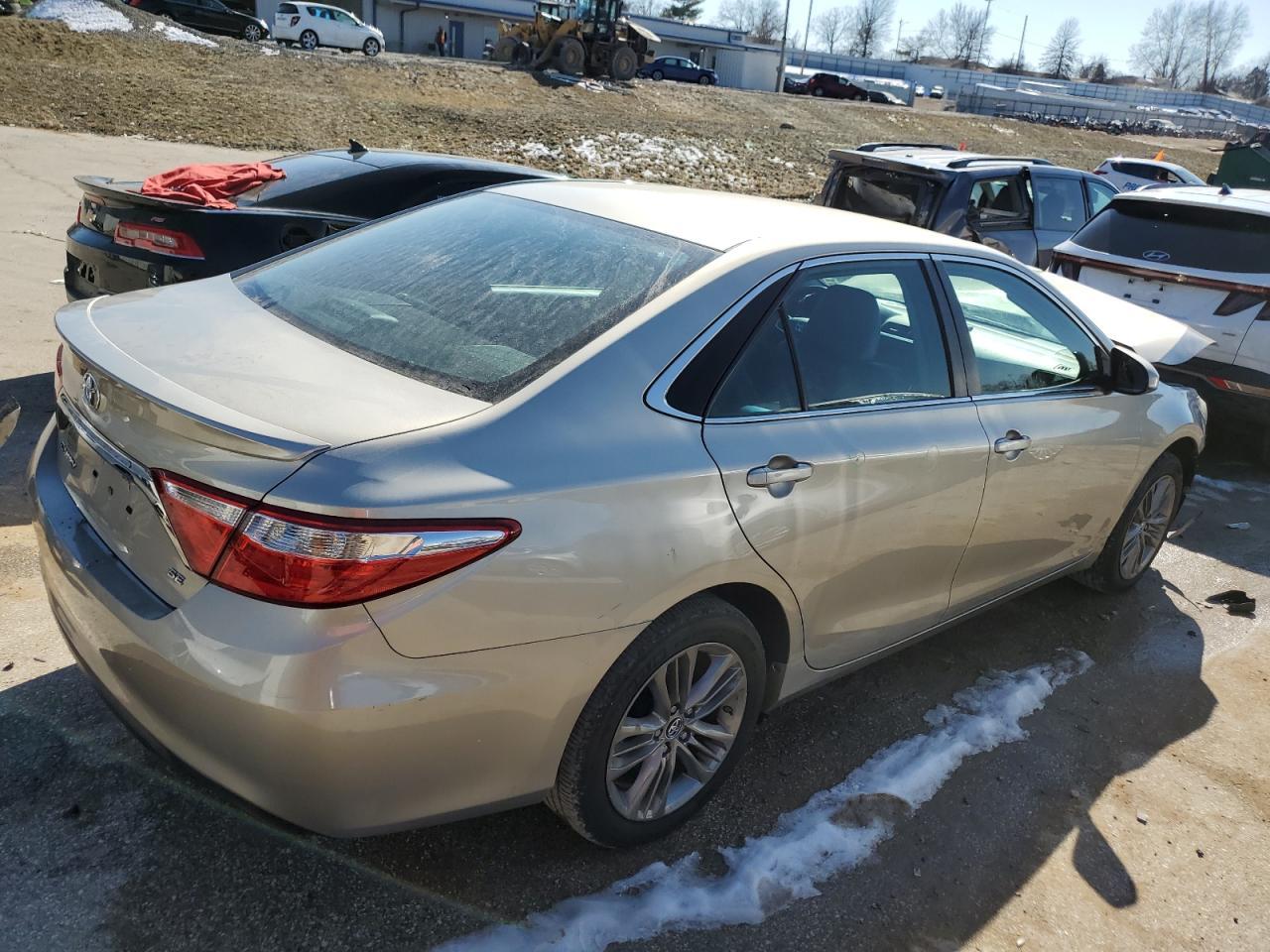 2015 TOYOTA CAMRY LE - Image 3