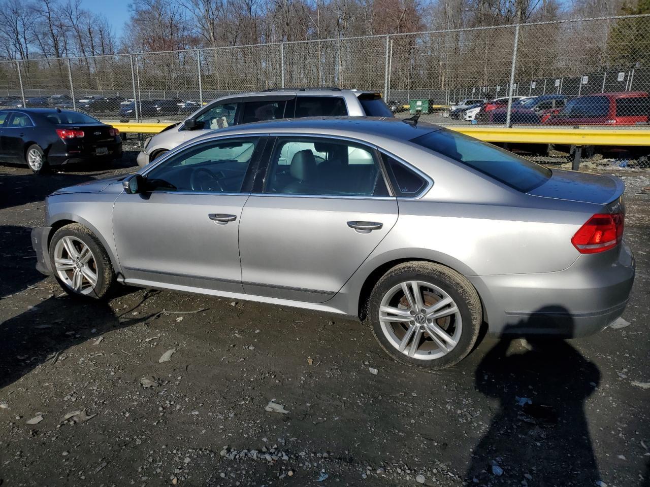 2013 VOLKSWAGEN PASSAT SEL - Фото 2