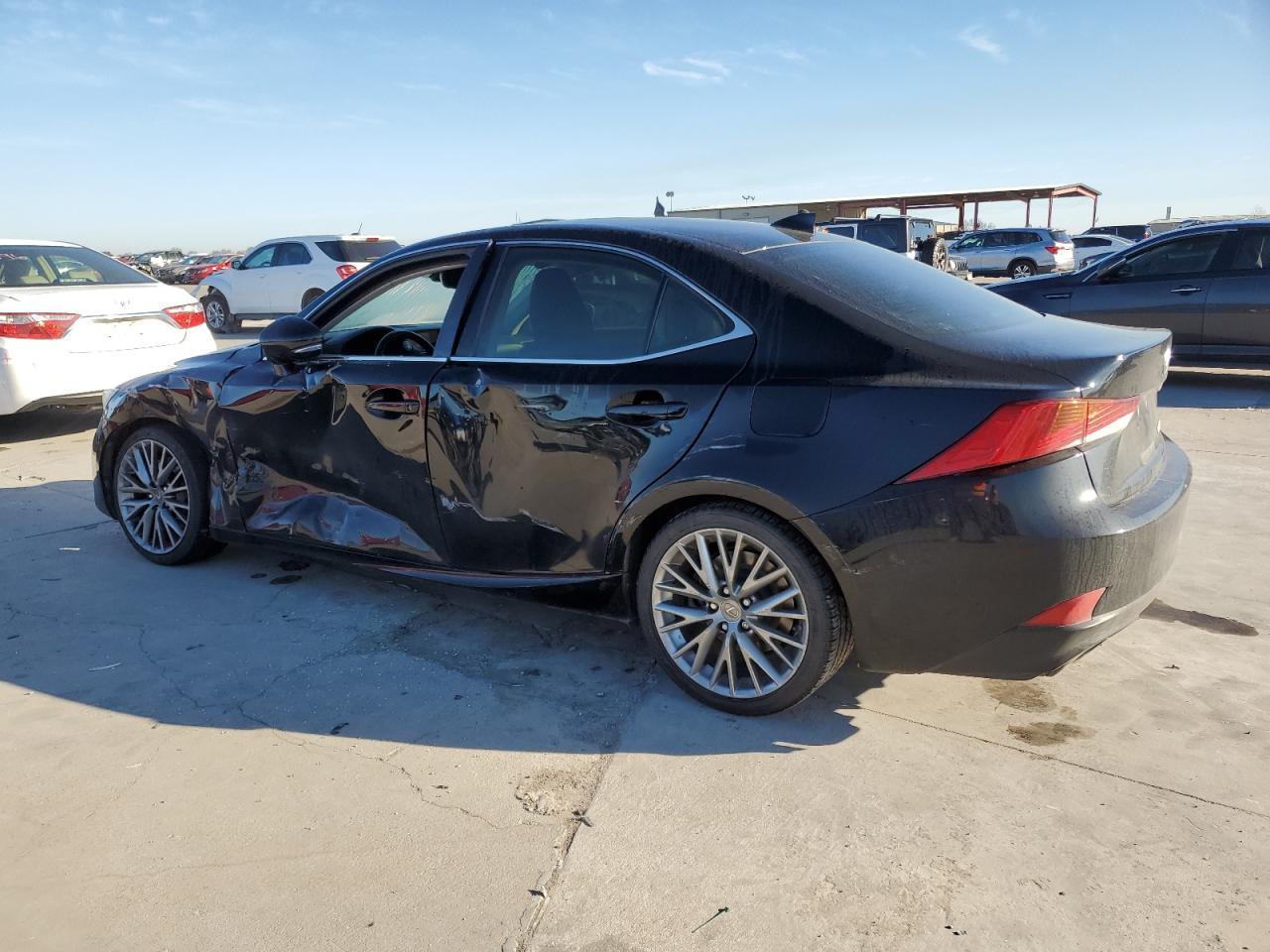 2017 LEXUS IS 200T - Фото 2