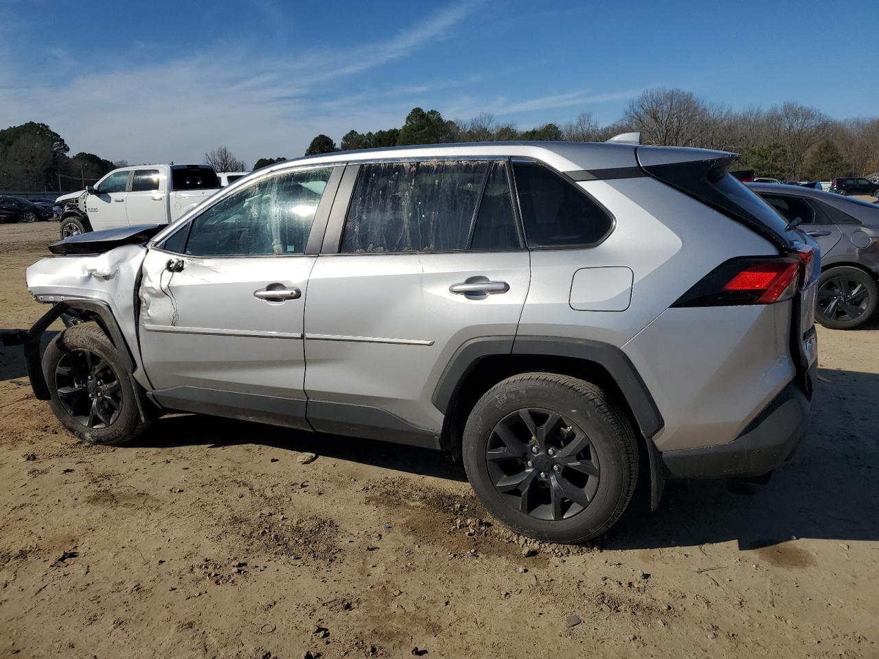 2023 TOYOTA RAV4 LE - Фото 2