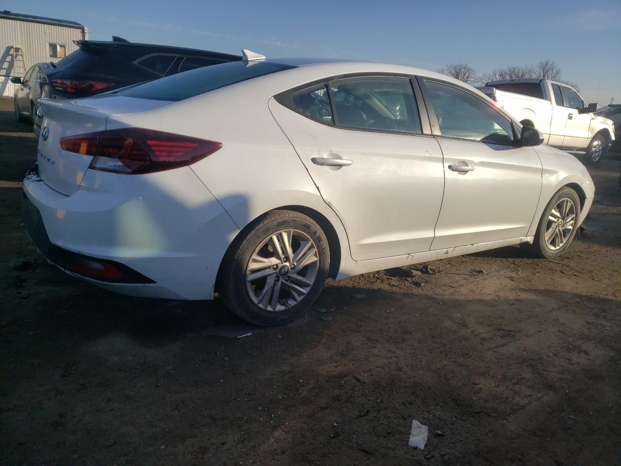 2019 HYUNDAI ELANTRA SE - Фото 3