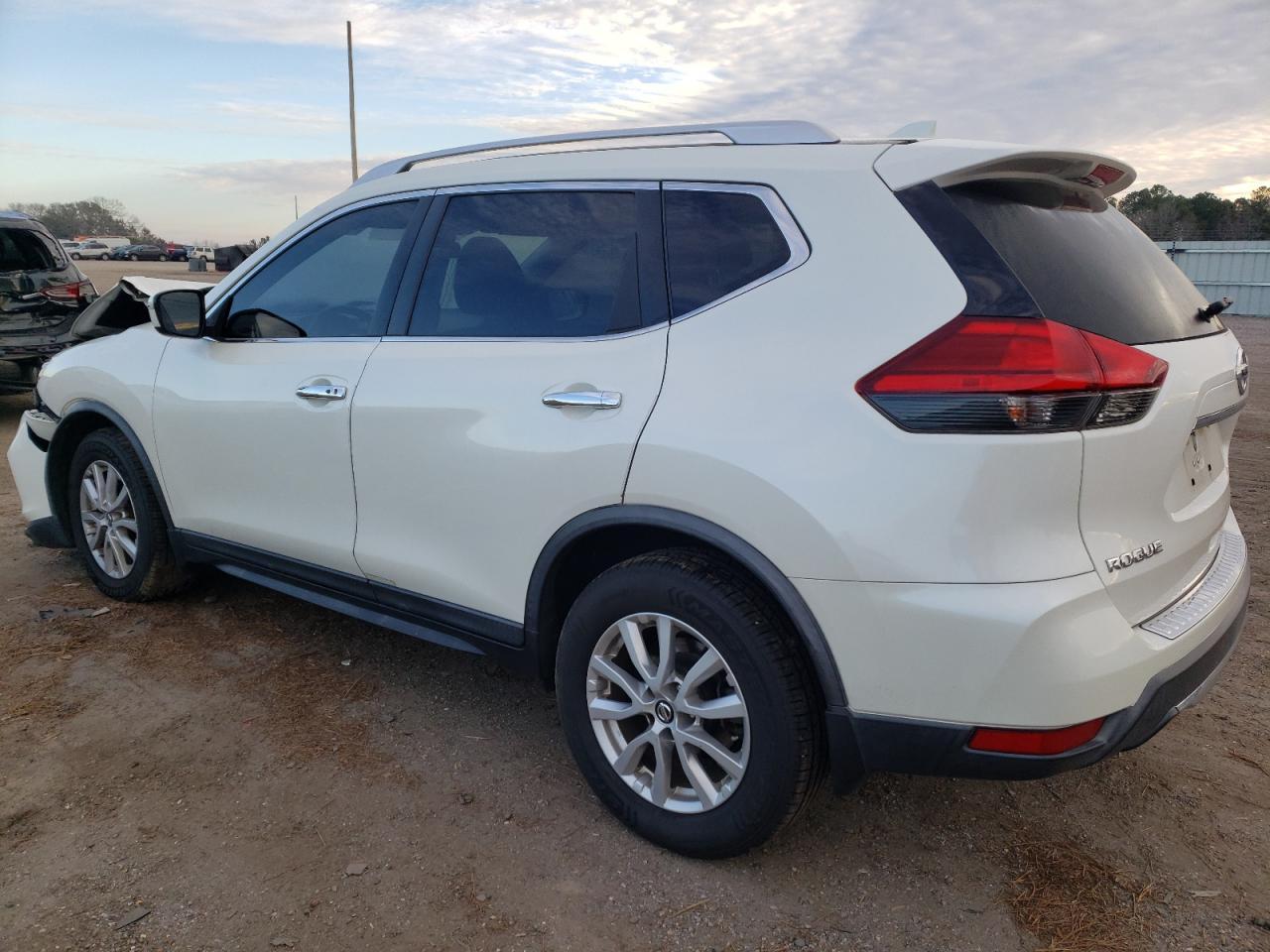 2017 NISSAN ROGUE S - Фото 2