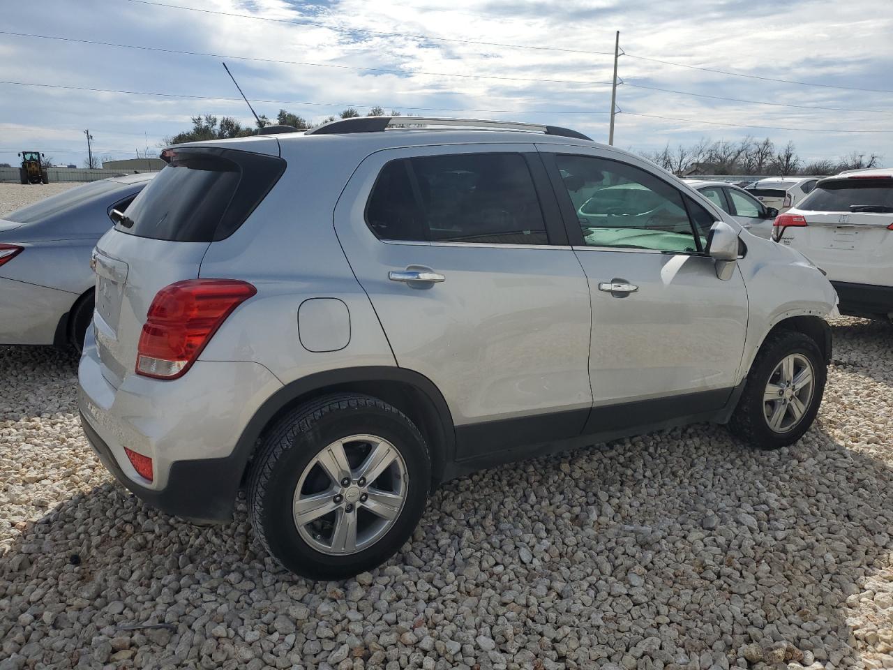 2019 CHEVROLET TRAX 1LT - Image 3