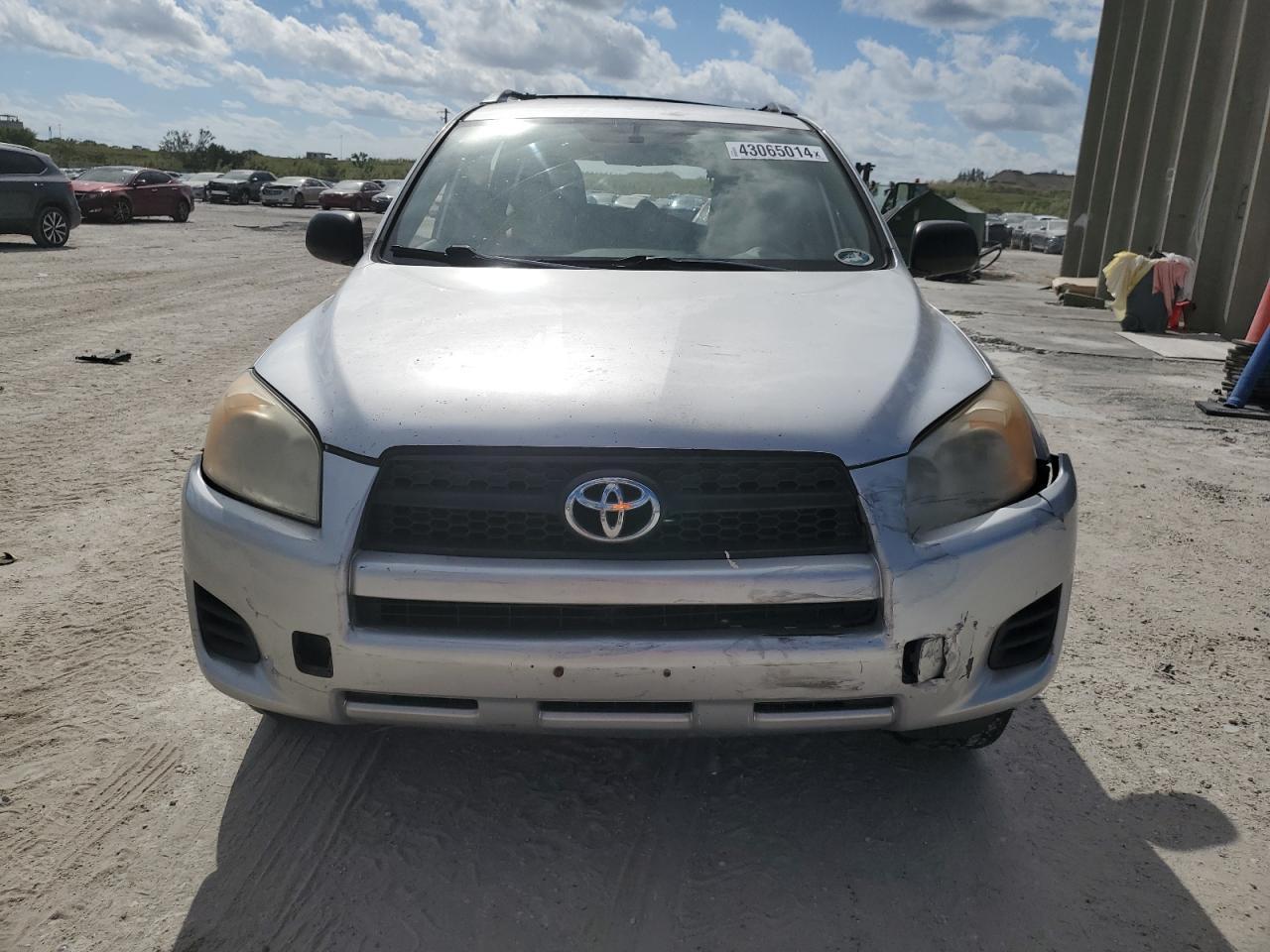 2011 TOYOTA RAV4 - Image 5