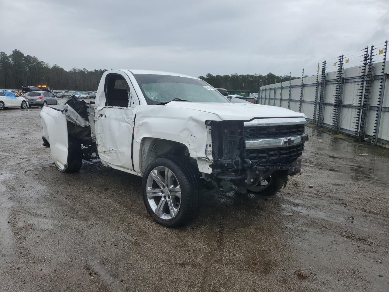 2017 CHEVROLET SILVERADO - Image 4