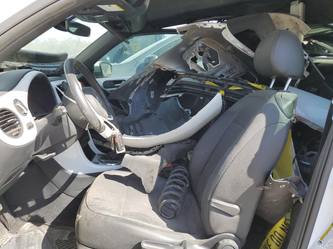 2019 VOLKSWAGEN BEETLE S - Image 7