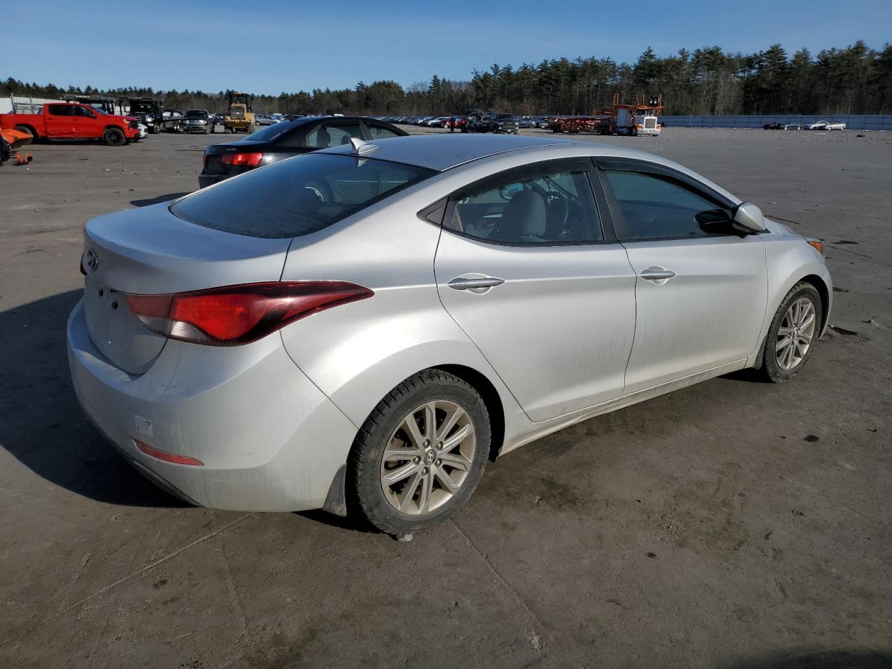 2015 HYUNDAI ELANTRA SE - Фото 3