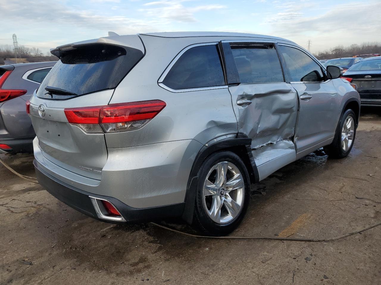 2019 TOYOTA HIGHLANDER - Image 3