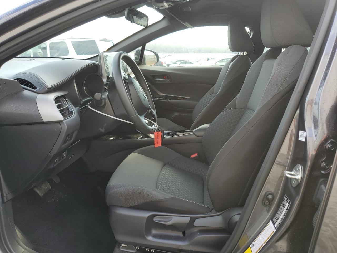 2021 TOYOTA C-HR XLE - Фото 7
