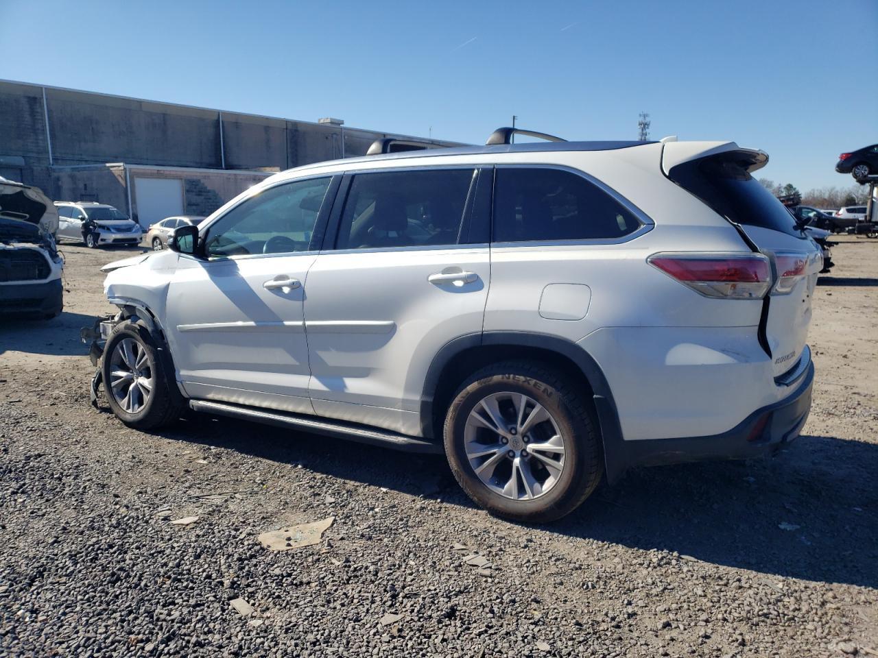 2015 TOYOTA HIGHLANDER - Фото 2