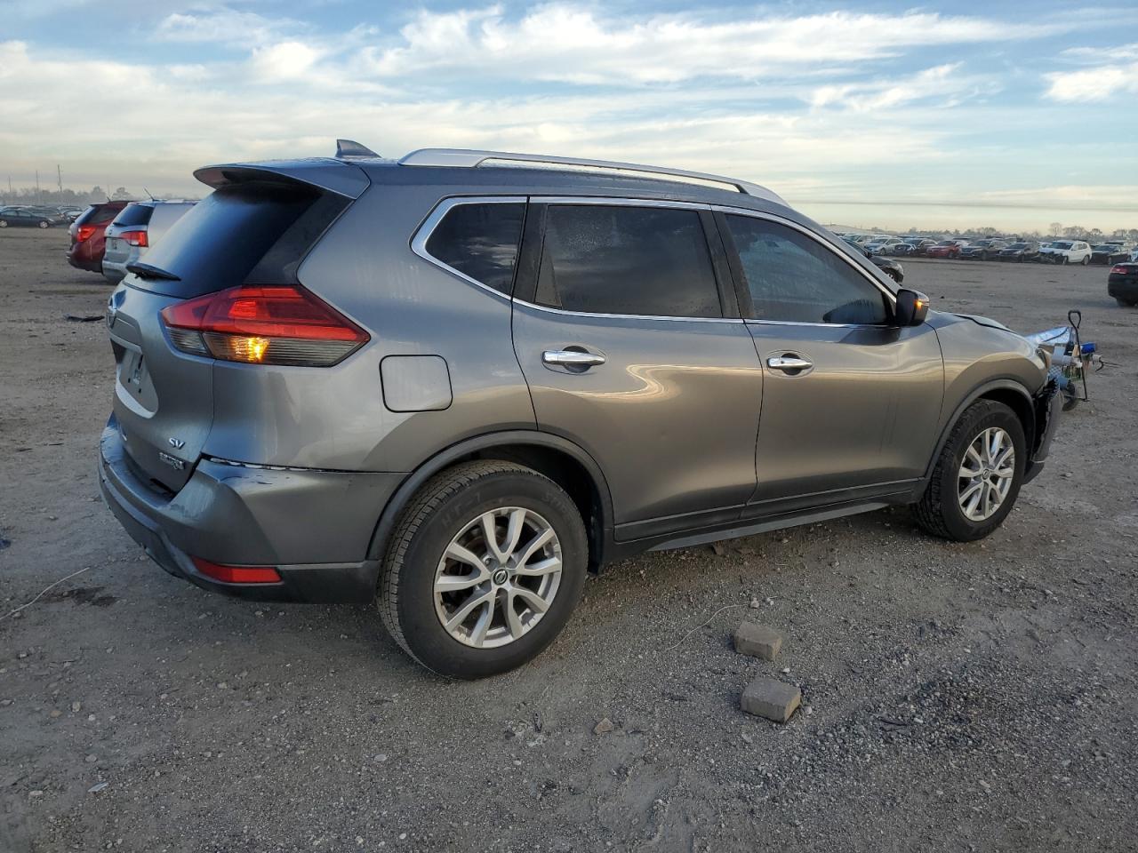 2017 NISSAN ROGUE S - Фото 3