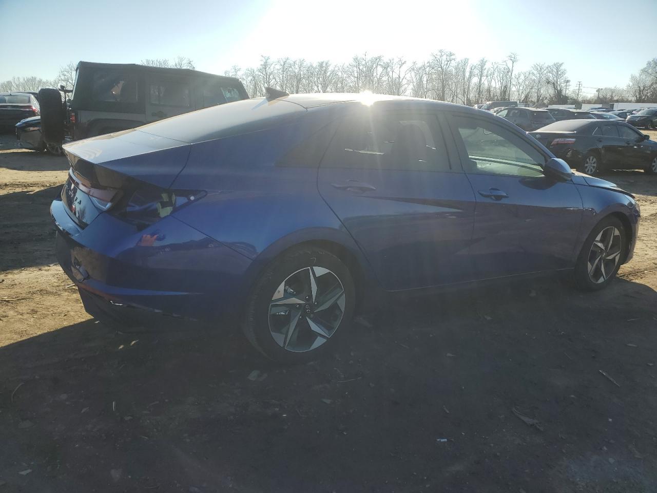 2023 HYUNDAI ELANTRA SE - Фото 3