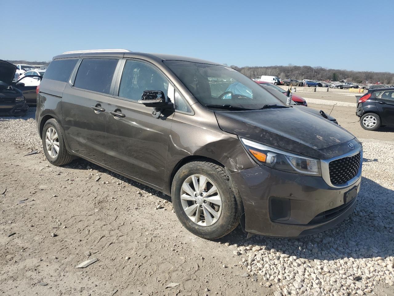 2017 KIA SEDONA LX - Image 4