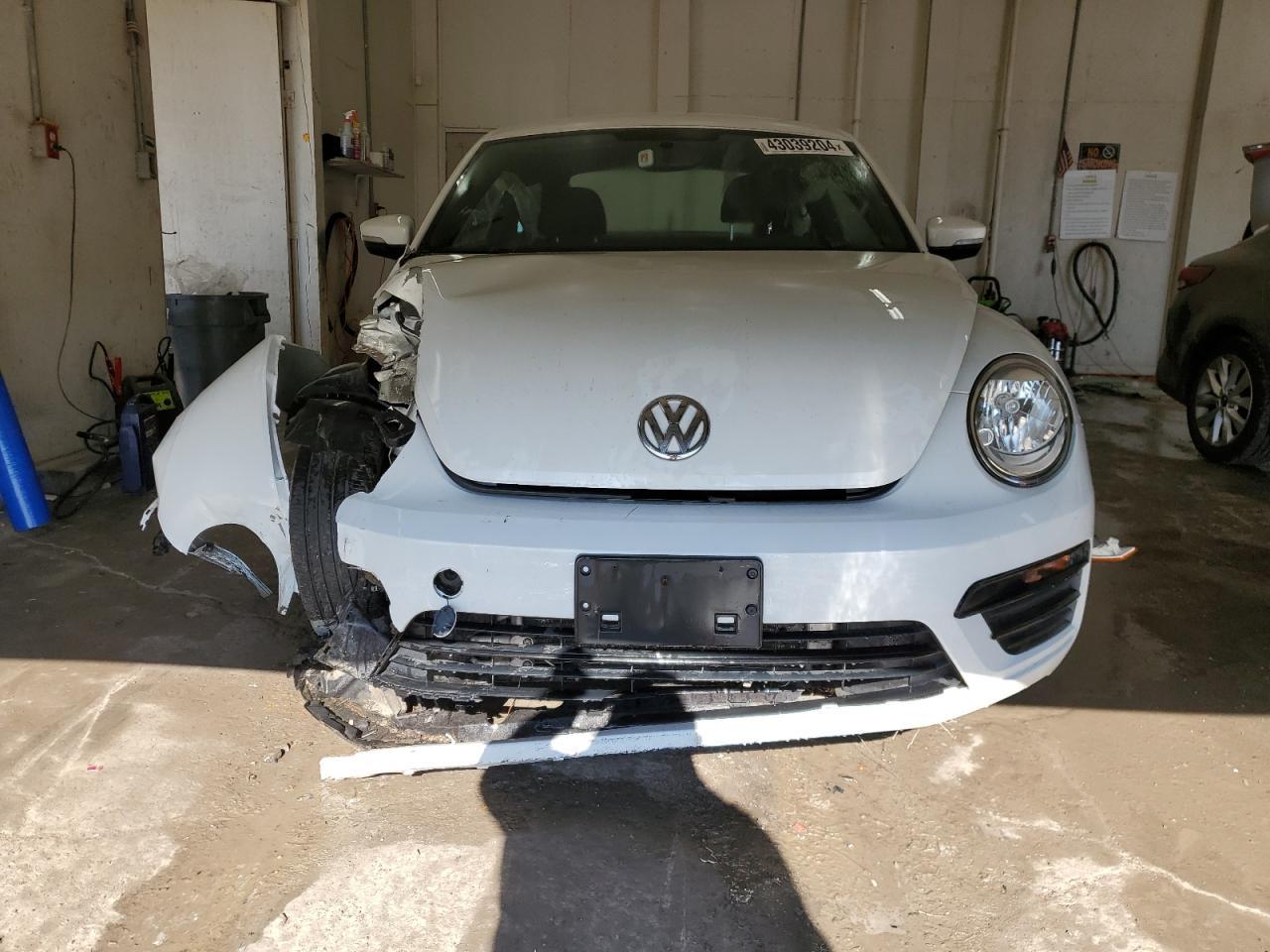 2019 VOLKSWAGEN BEETLE S - Фото 5