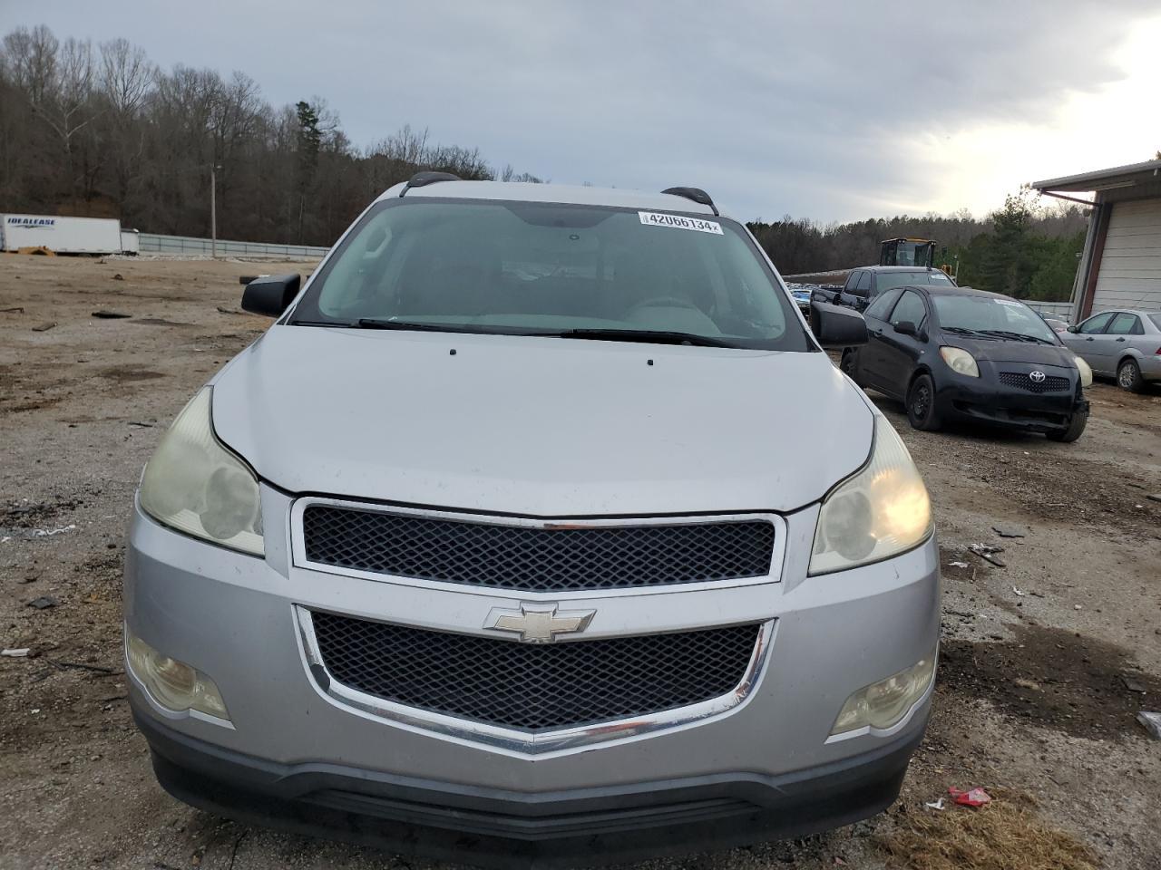 2011 CHEVROLET TRAVERSE L - Фото 5