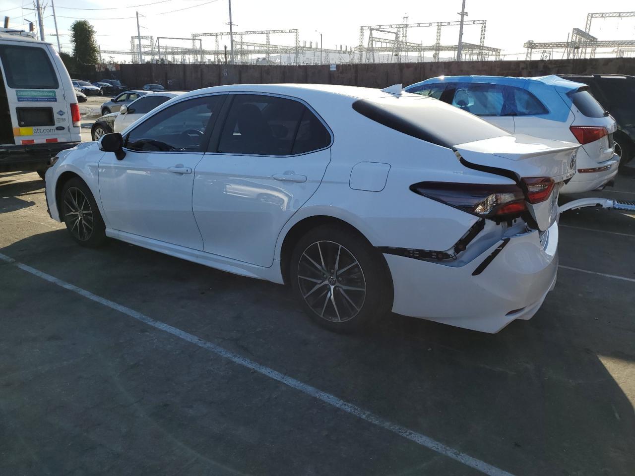 2021 TOYOTA CAMRY SE - Фото 2