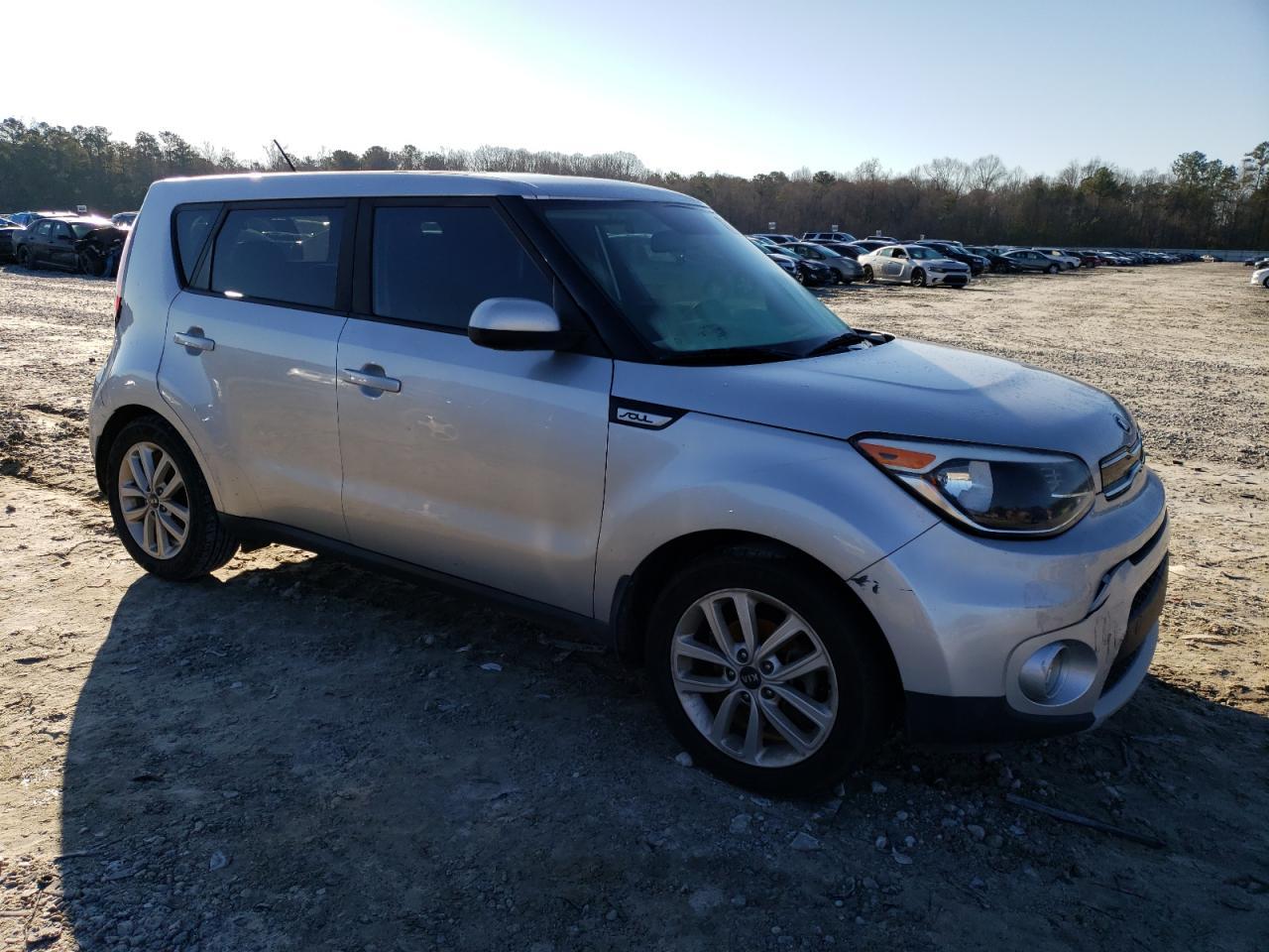 2019 KIA SOUL + - Image 4