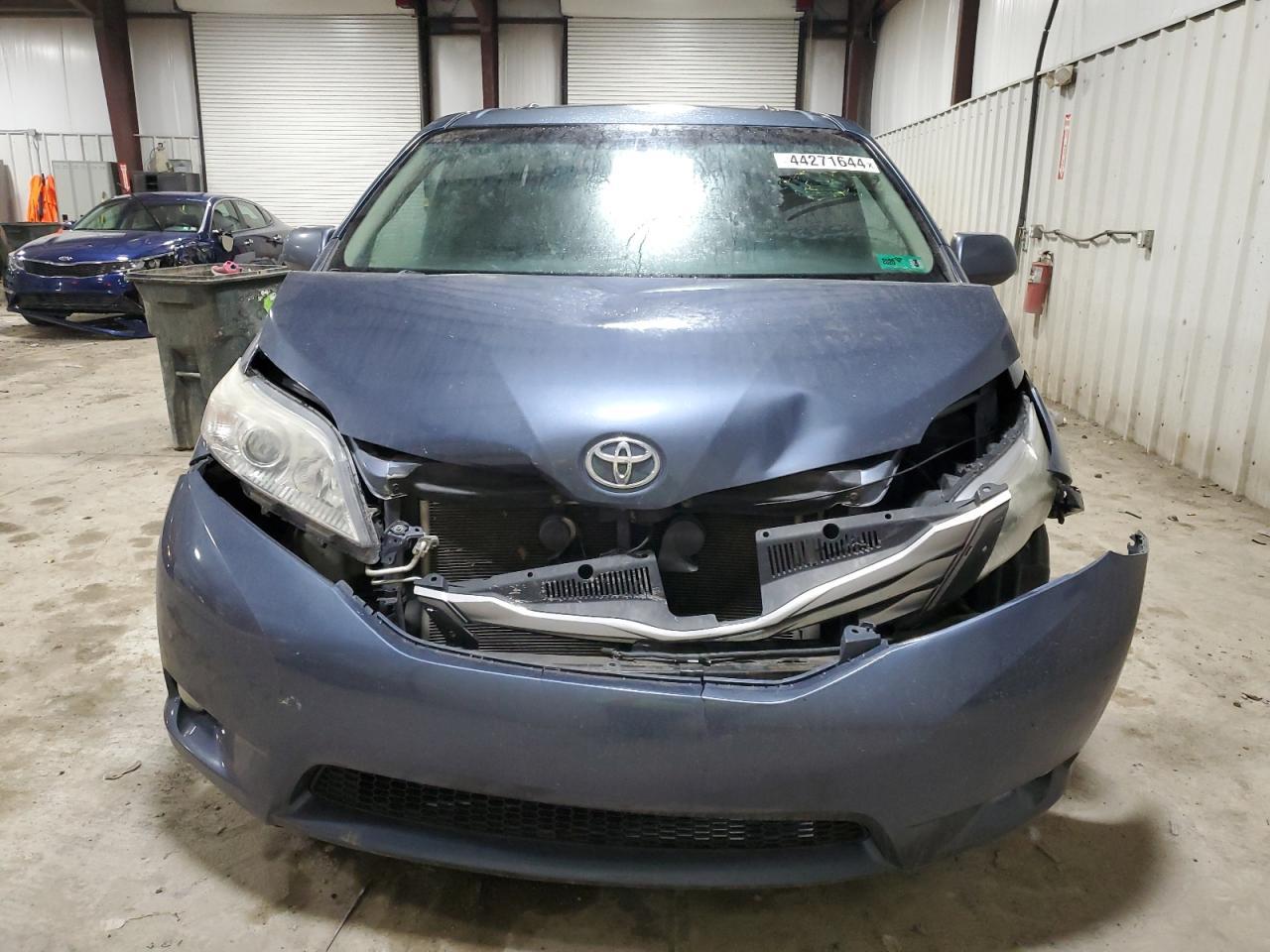 2015 TOYOTA SIENNA XLE - Image 5