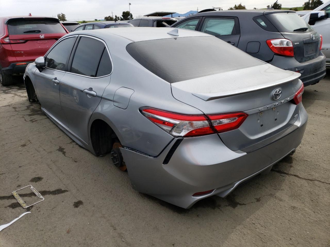2020 TOYOTA CAMRY SE - Фото 2