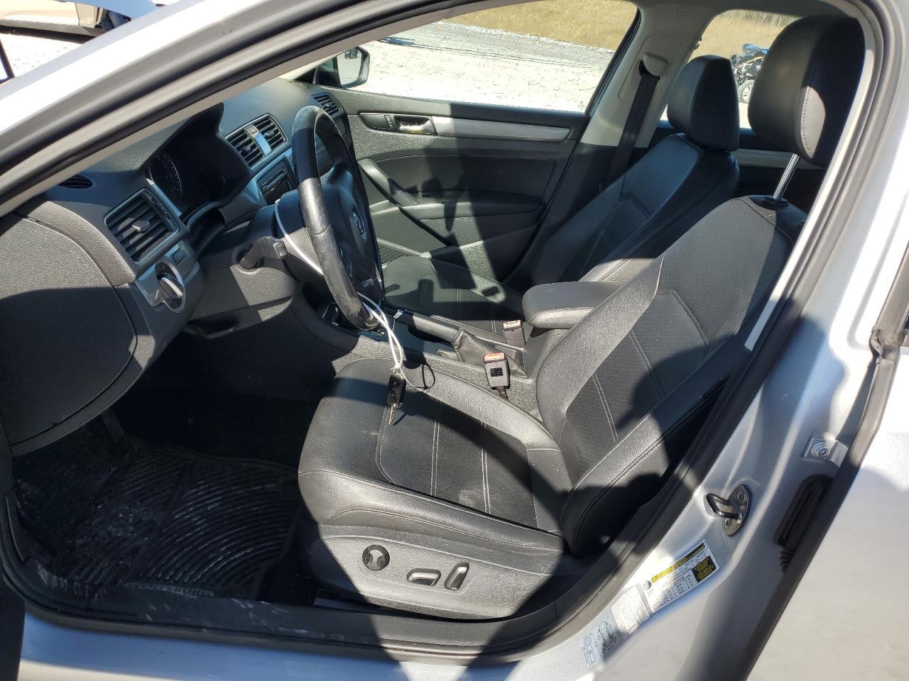2015 VOLKSWAGEN PASSAT S - Image 7