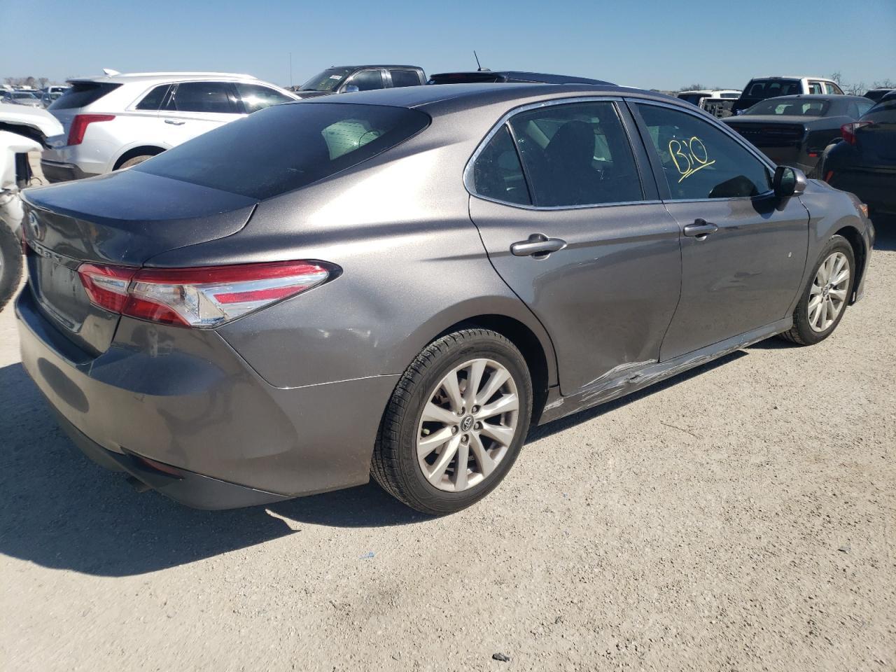 2018 TOYOTA CAMRY L - Фото 3