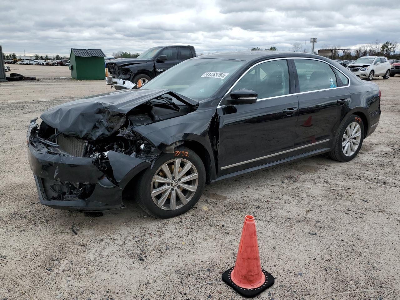 2013 VOLKSWAGEN PASSAT SEL